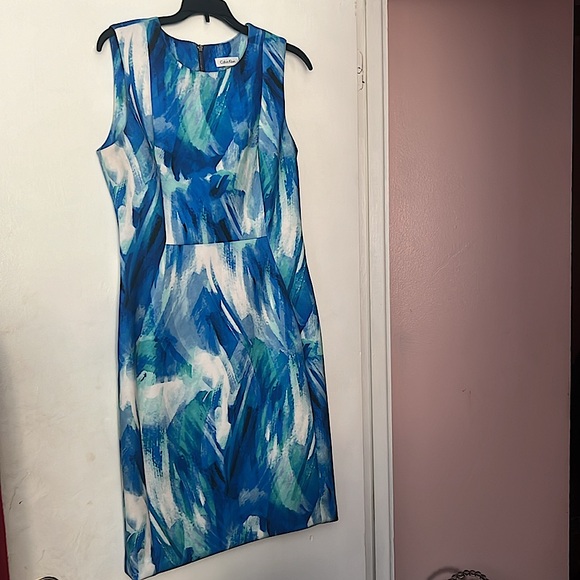 Pretty Blue and White Swirl Colored Dress - Picture 4 of 5